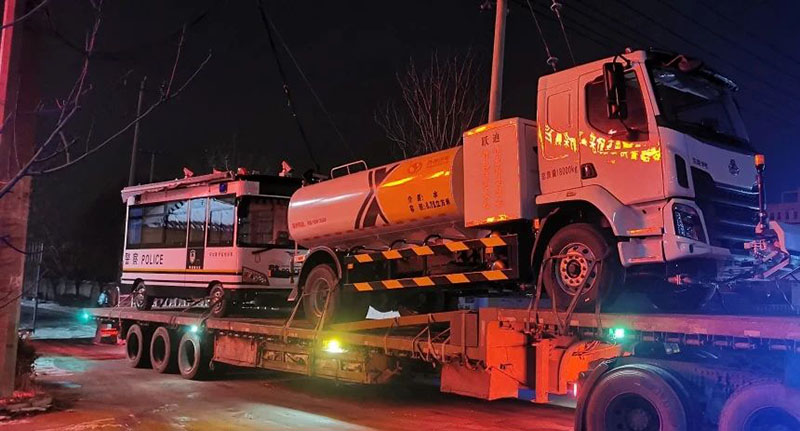 助力城市发展丨跃迪新能源环卫车、警务室发车